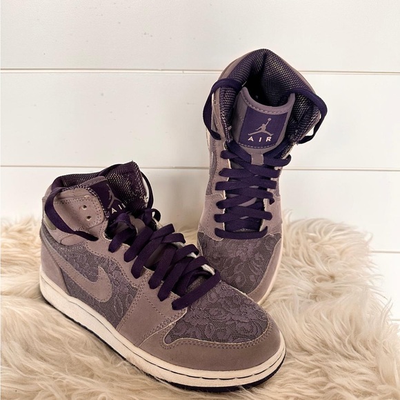 Nike Air Women's High-Top Sneakers - Purple size 6Y / 7.5 w - Picture 1 of 7